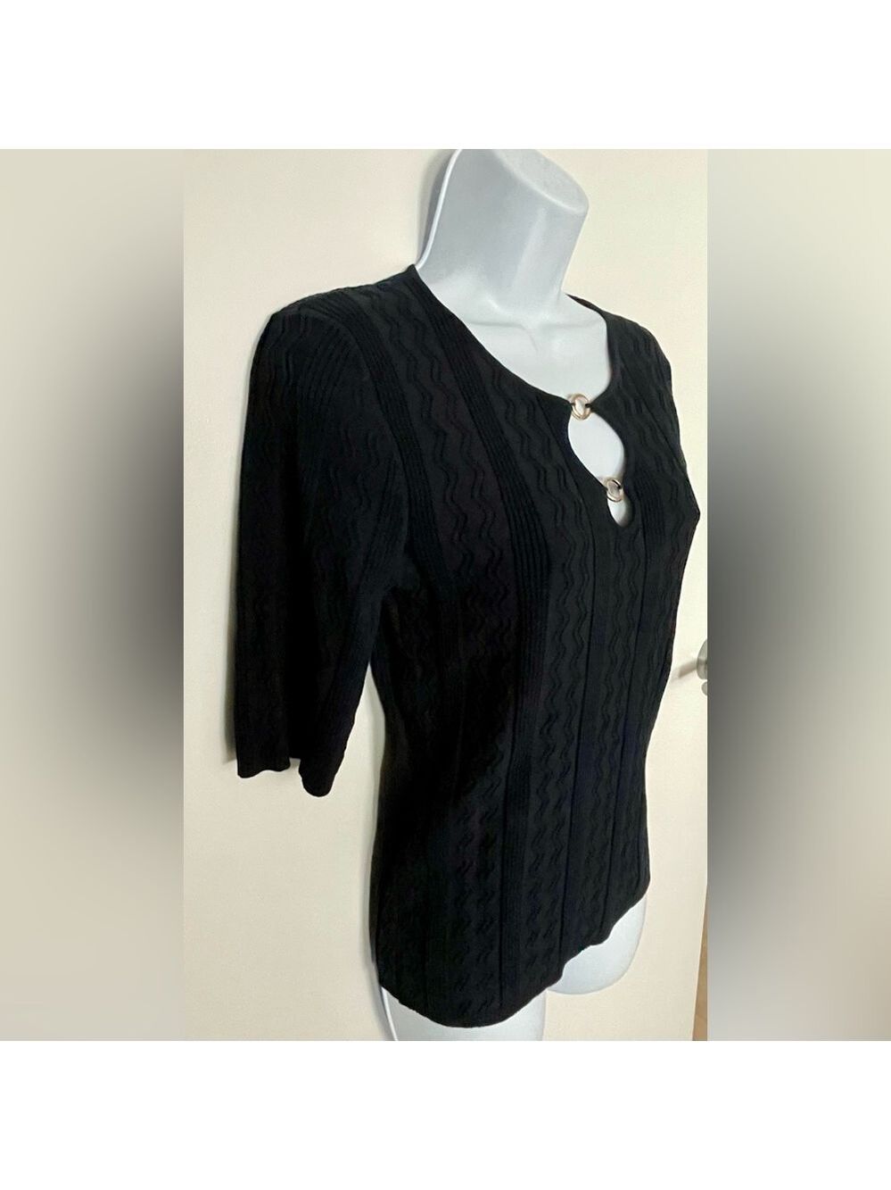 NWT Elie Tahari Dark Navy 3/4 Sleeve Gold Ring Detail Ribbed Knit Top Size M - Picture 2 of 8